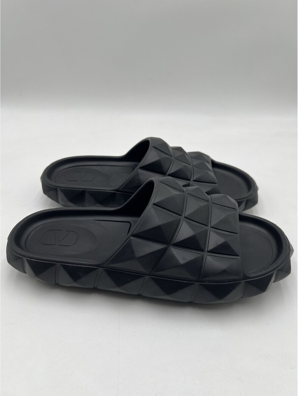 Valentino Garavani Roman Stud Turtle Slide Sandals in black rubber Size 40